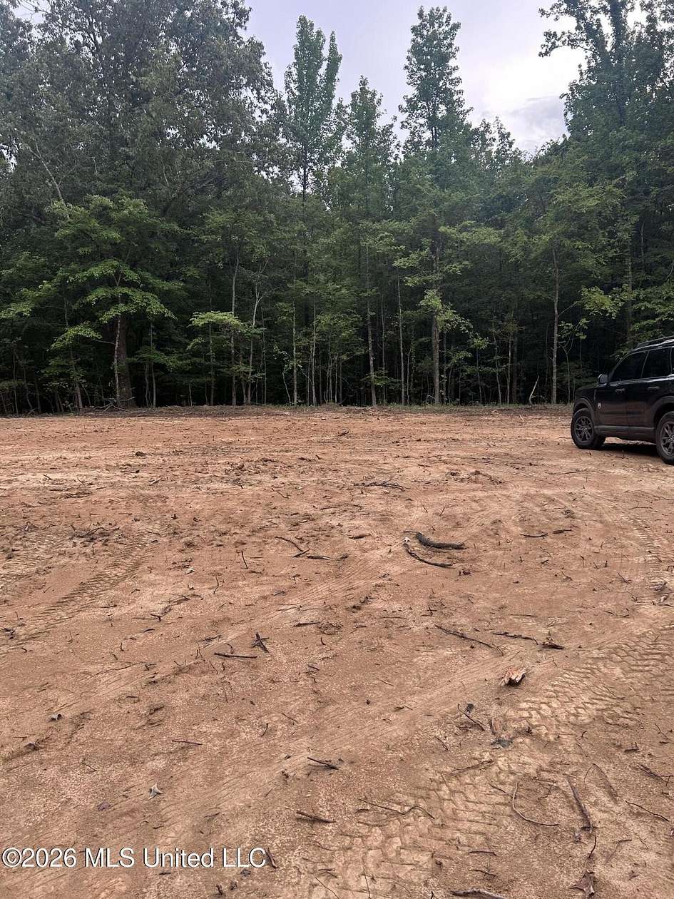 14.7 Acres of Land for Sale in Nesbit, Mississippi
