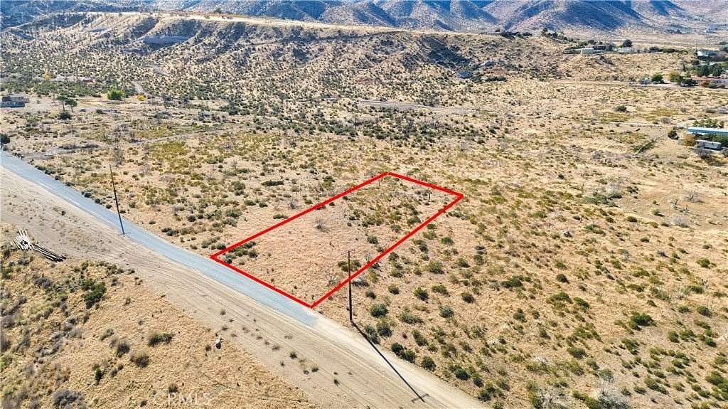 0.992 Acres of Land for Sale in Juniper Hills, California