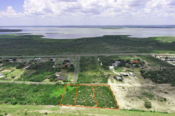 1.5 Acres of Residential Land for Sale in Three Rivers, Texas