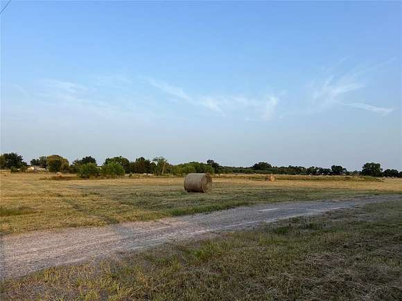 25 Acres of Land with Home for Sale in Wetumka, Oklahoma