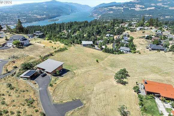 1.14 Acres of Residential Land for Sale in White Salmon, Washington