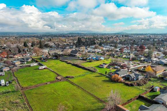 1 Acre of Residential Land for Sale in Medford, Oregon