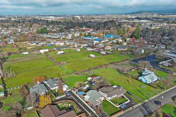 0.25 Acres of Residential Land for Sale in Medford, Oregon