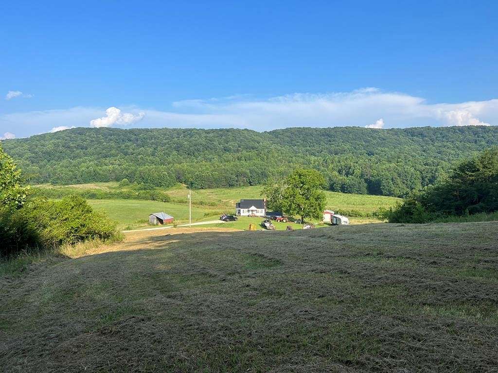 122.689 Acres of Land with Home for Sale in Sparta, Tennessee