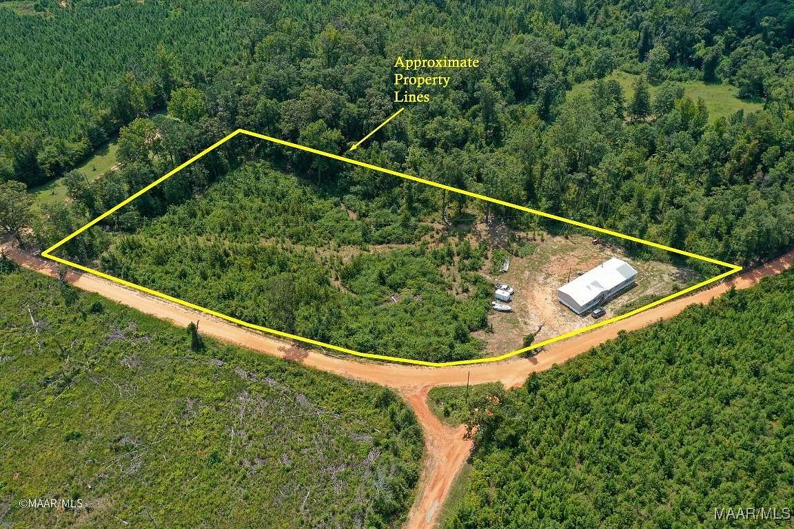 2.86 Acres of Residential Land with Home for Sale in Grove Hill, Alabama