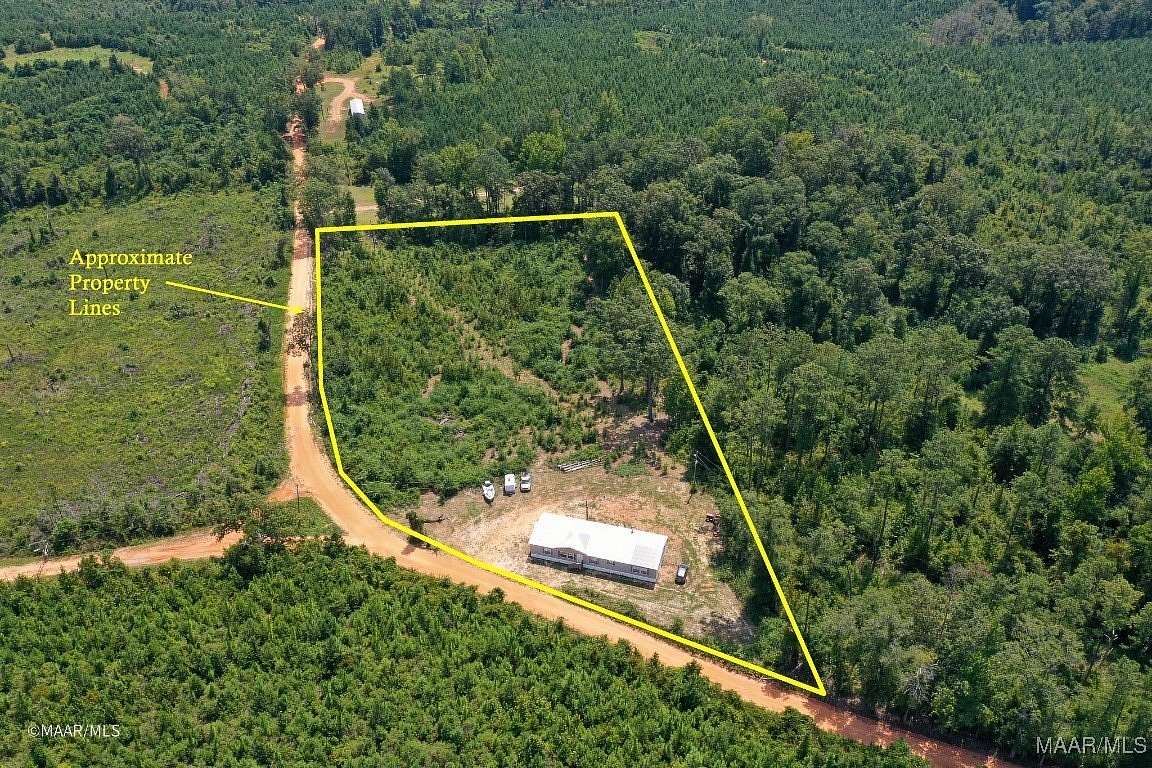 2.86 Acres of Residential Land with Home for Sale in Grove Hill, Alabama