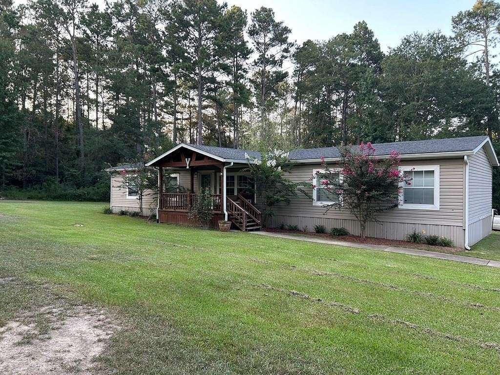 2.66 Acres of Residential Land with Home for Sale in Bogue Chitto, Mississippi