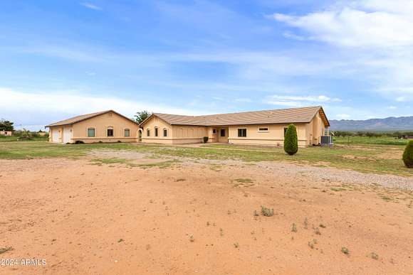 4.08 Acres of Residential Land with Home for Sale in Hereford, Arizona