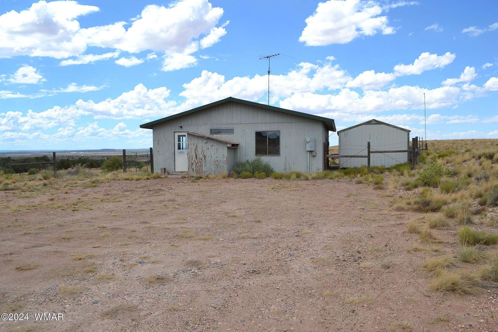 142.76 Acres of Land with Home for Sale in Snowflake, Arizona