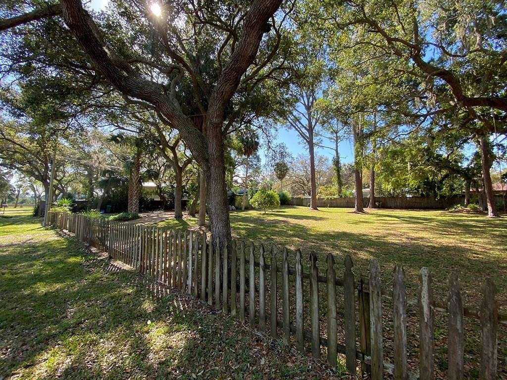 0.33 Acres of Land for Sale in Cedar Key, Florida