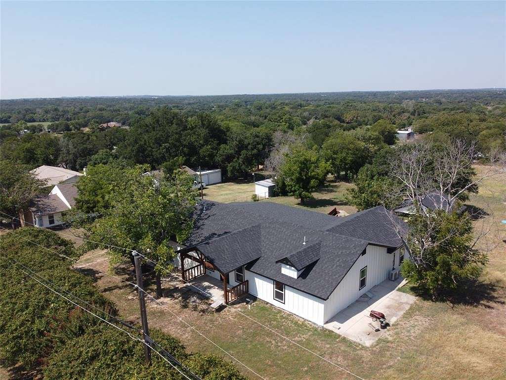 2 Acres of Residential Land with Home for Sale in Reno, Texas