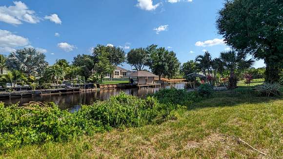 Canalfront - Leads to Lake June