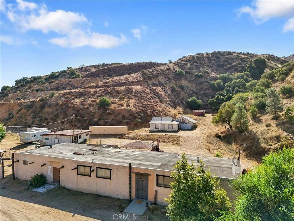14.9 Acres of Improved Land for Sale in Agua Dulce, California