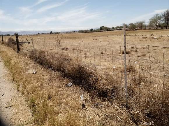 18.72 Acres of Land for Sale in Apple Valley, California