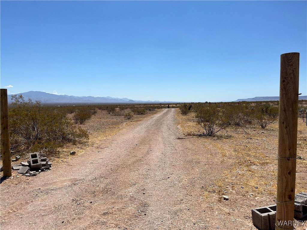 2.35 Acres of Residential Land for Sale in Golden Valley, Arizona