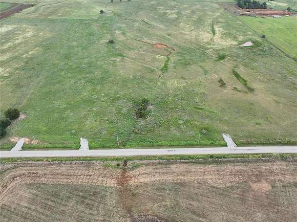 5 Acres of Residential Land for Sale in Minco, Oklahoma