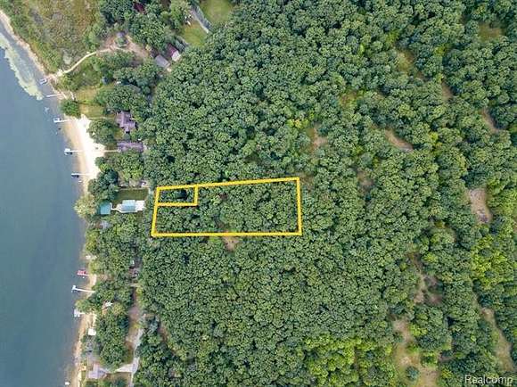 1.32 Acres of Residential Land for Sale in Lake City, Michigan