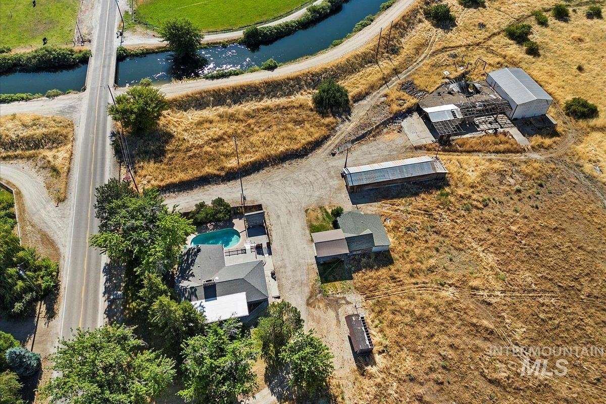 5 Acres of Residential Land with Home for Sale in Emmett, Idaho