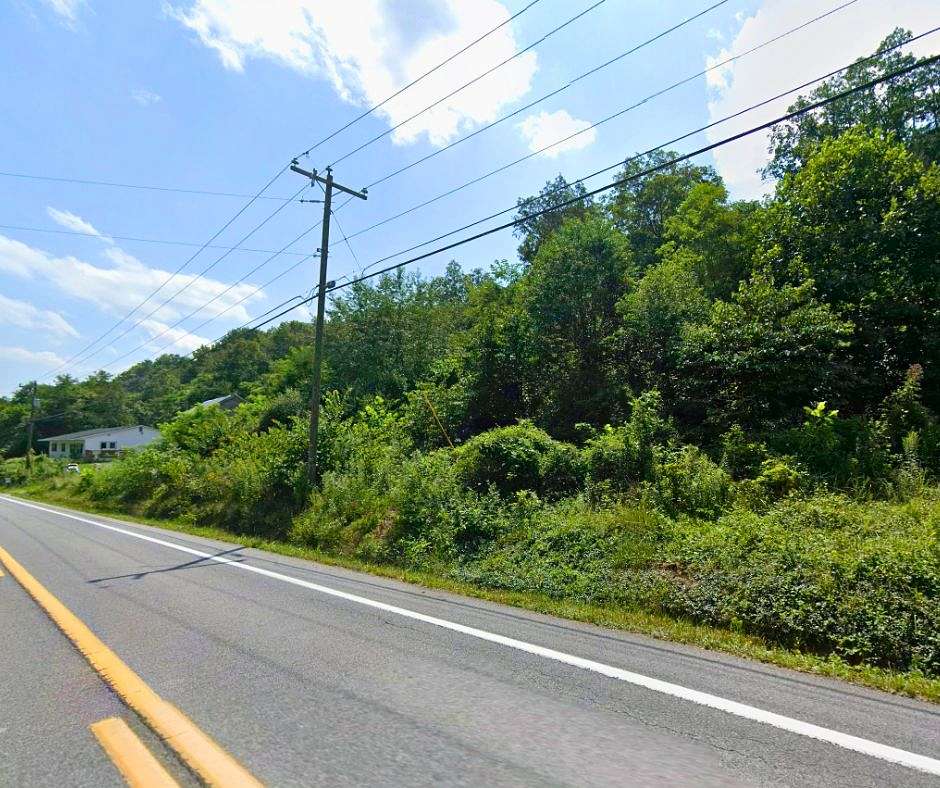 1 Acre of Residential Land for Sale in Berkeley Springs, West Virginia