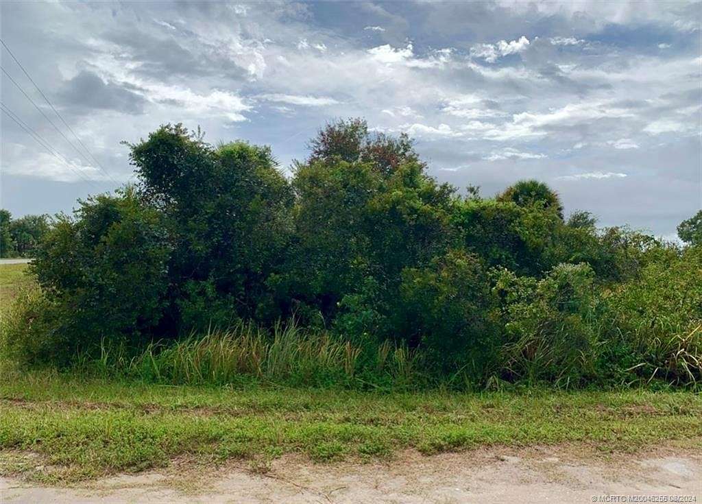 1.25 Acres of Residential Land for Sale in Okeechobee, Florida