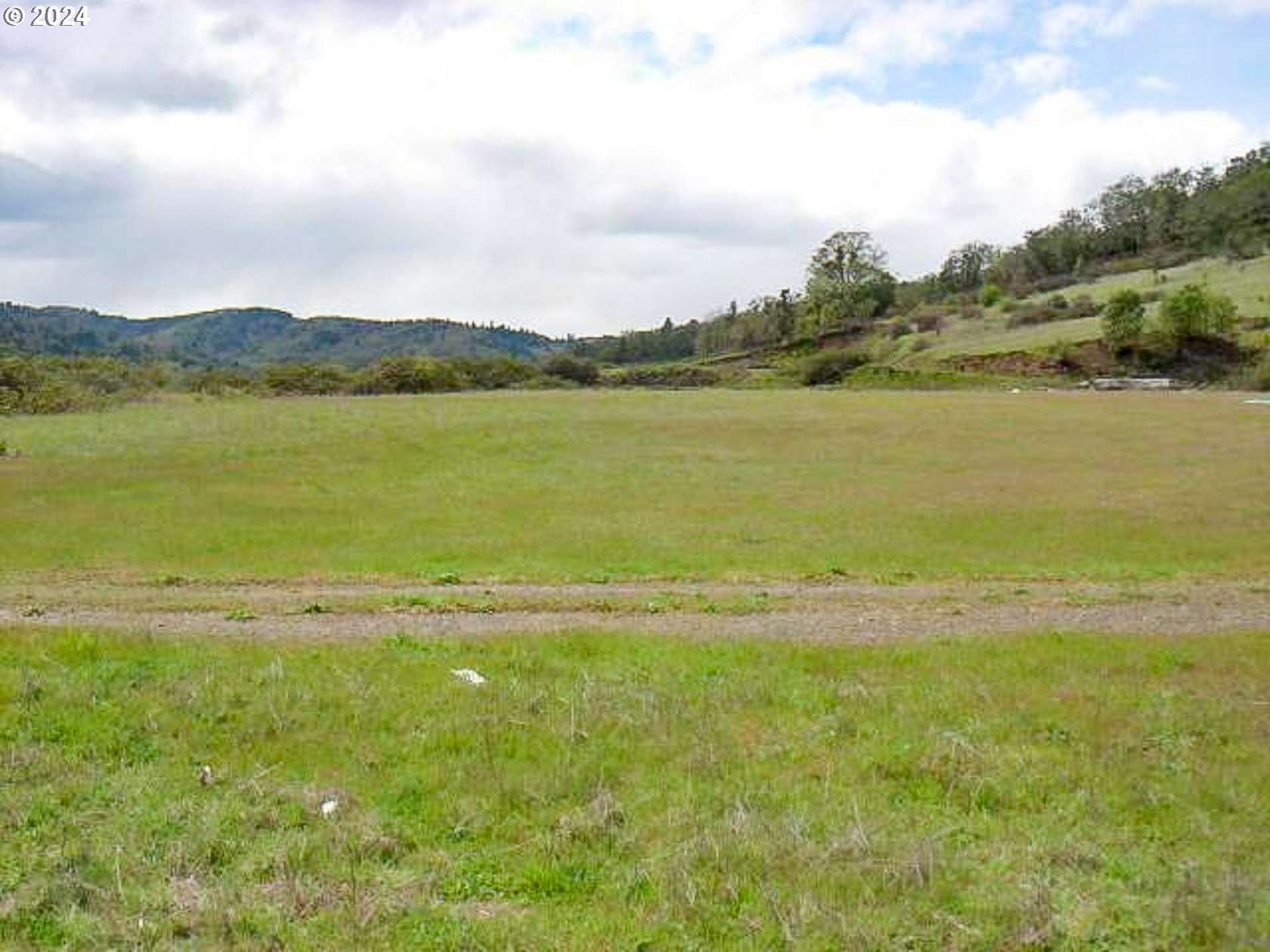 15.18 Acres of Commercial Land for Sale in Roseburg, Oregon