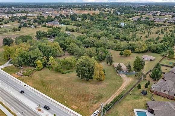 4.504 Acres of Residential Land with Home for Sale in Owasso, Oklahoma