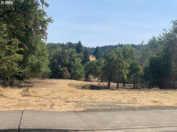 2.14 Acres of Residential Land for Sale in Roseburg, Oregon