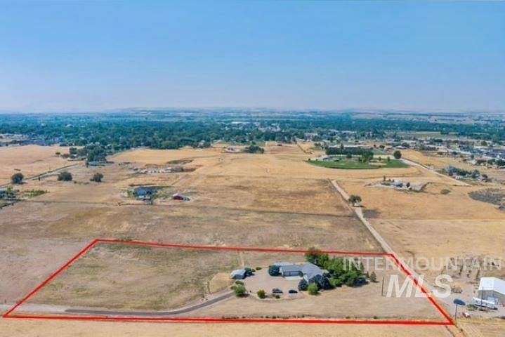 4.95 Acres of Residential Land with Home for Sale in Payette, Idaho