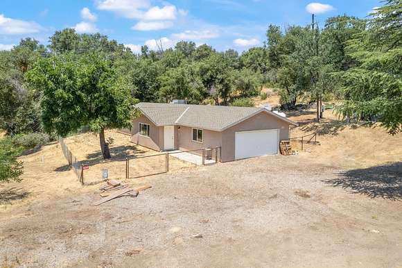 5 Acres of Residential Land with Home for Sale in Mariposa, California