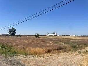 0.98 Acres of Commercial Land for Sale in Hanford, California