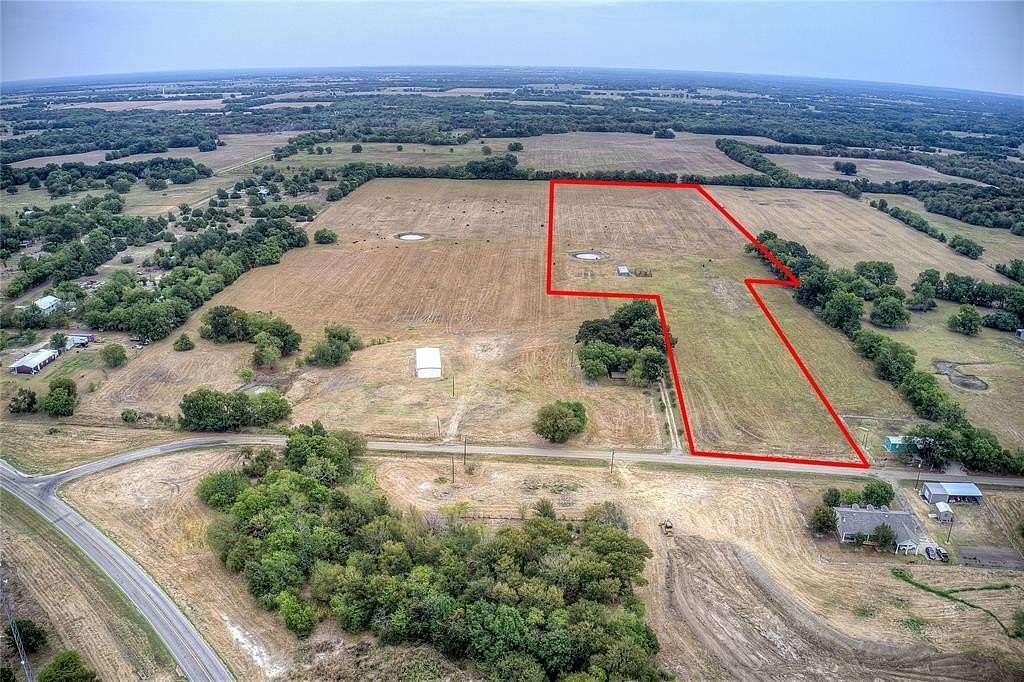 18.3 Acres of Agricultural Land for Sale in Commerce, Texas