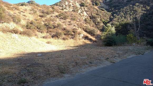 0.906 Acres of Residential Land for Sale in Castaic, California