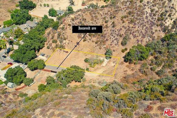 0.906 Acres of Residential Land for Sale in Castaic, California