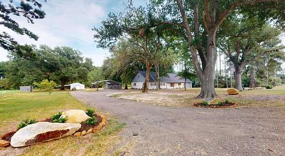 3.86 Acres of Residential Land with Home for Sale in Athens, Texas