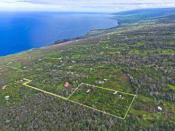 10.1 Acres of Land with Home for Sale in Captain Cook, Hawaii