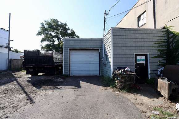 0.06 Acres of Improved Commercial Land for Sale in Lindenhurst, New York