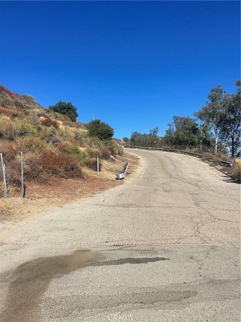 28.889 Acres of Land for Sale in Chatsworth, California