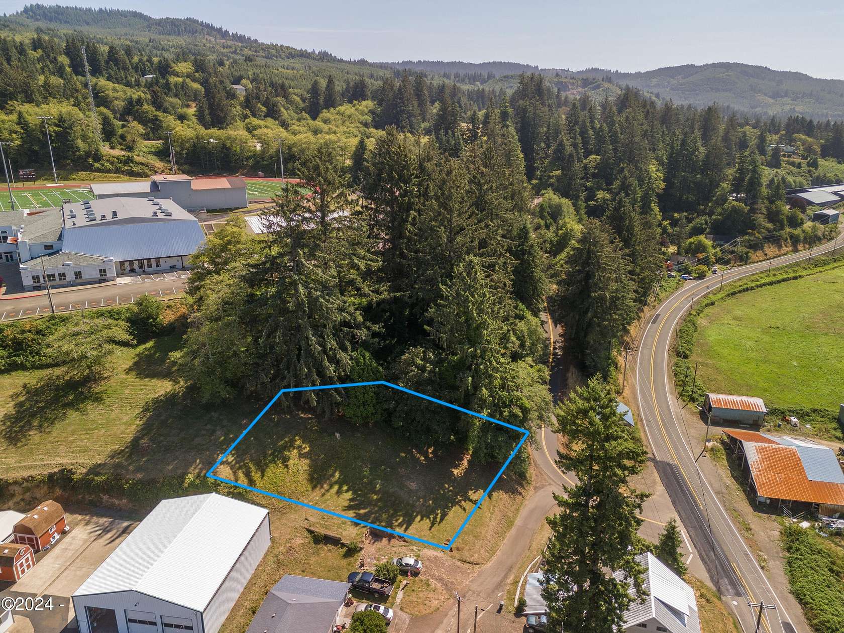 0.28 Acres of Mixed-Use Land for Sale in Cloverdale, Oregon