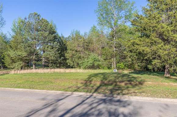 0.9 Acres of Residential Land for Sale in Poplar Bluff, Missouri