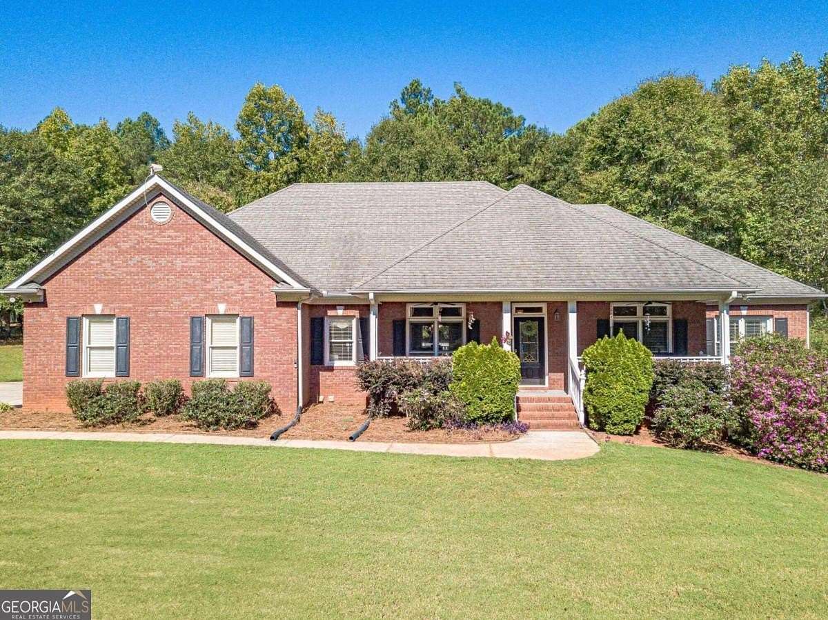 4.98 Acres of Residential Land with Home for Sale in Mansfield, Georgia