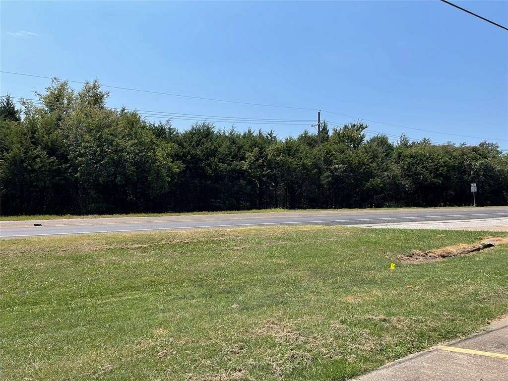 2 Acres of Mixed-Use Land for Sale in Fairfield, Texas