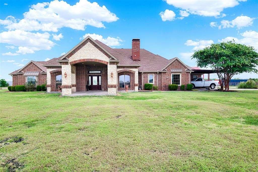 6.873 Acres of Land with Home for Sale in Royse City, Texas