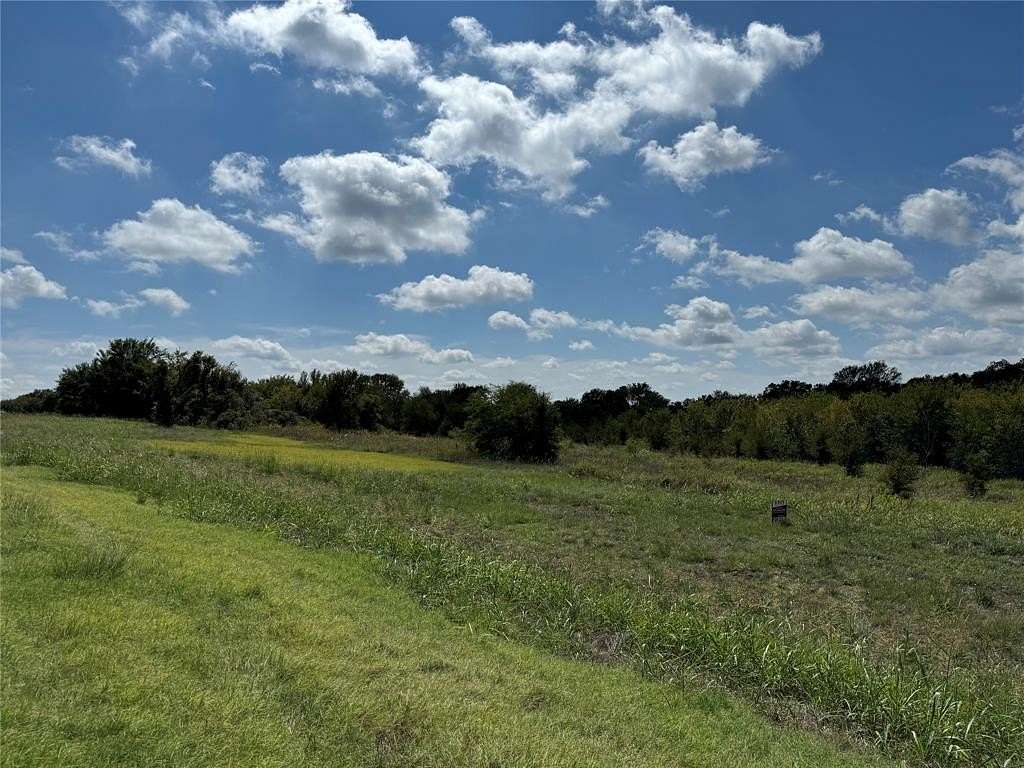 12.343 Acres of Land for Sale in Grandview, Texas