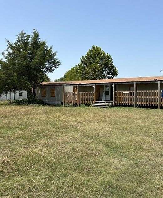 2.419 Acres of Residential Land with Home for Lease in Quinlan, Texas