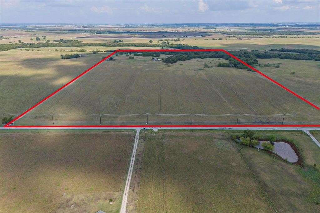 61.523 Acres of Improved Agricultural Land for Sale in Pilot Point, Texas