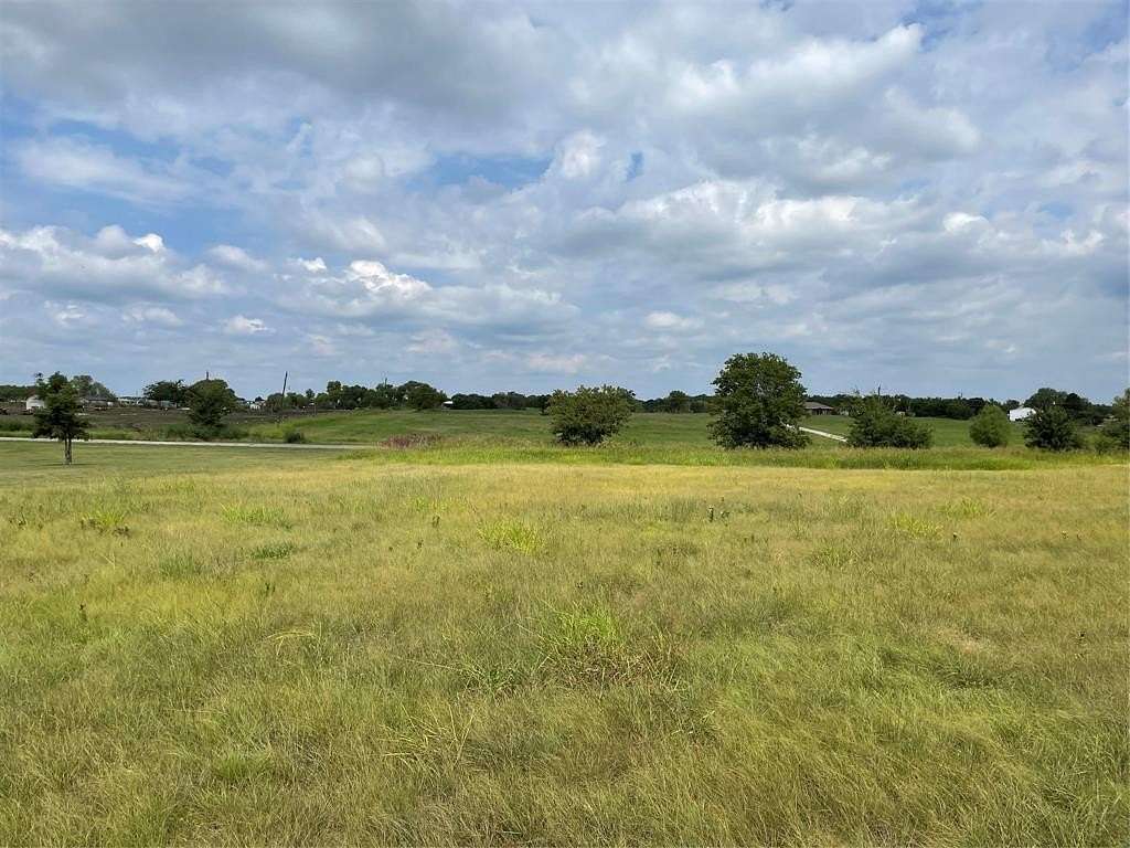 1 Acre of Residential Land for Sale in Whitesboro, Texas