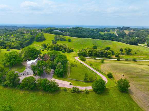 19.77 Acres of Land with Home for Sale in Sioux City, Iowa