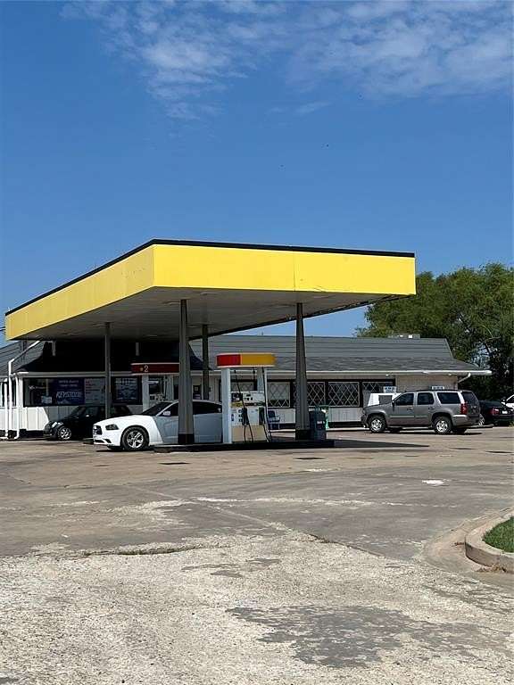 5.52 Acres of Improved Commercial Land for Sale in Checotah, Oklahoma