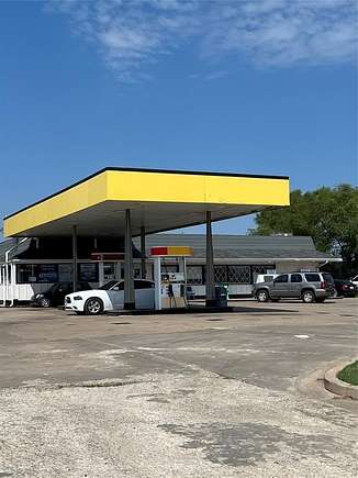 5.52 Acres of Improved Commercial Land for Sale in Checotah, Oklahoma