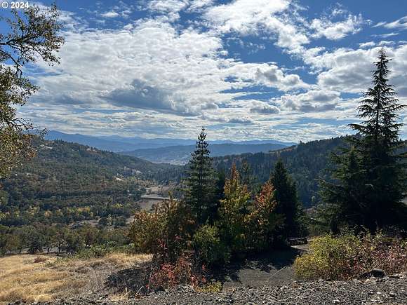 5.42 Acres of Residential Land for Sale in Roseburg, Oregon